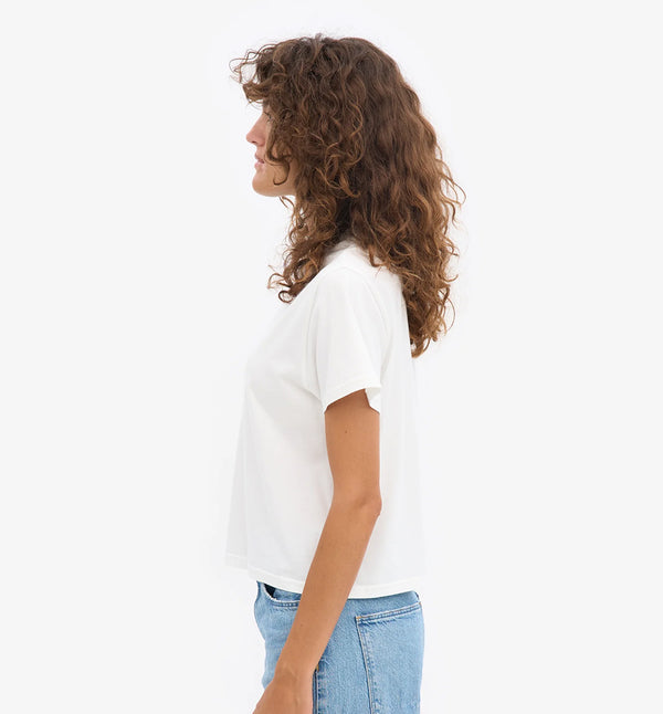 Ekologisk t-shirt i boxig och lite kortare modell från Colorful standard. Förtvättad.

Färg:&nbsp;Vit

Material: 100 % ekologisk bomull

Certifierad med:&nbsp; Miljövänlig färg - Oeko-Tex®, PETA Approved Vegan

Tillverkad i: Portugal

Skötselråd:&nbsp;Fintvätt max 40 grader