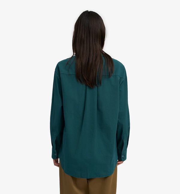 Oversized skjorta&nbsp;från Colorful standard i ekologisk bomull. Förtvättad.

Färg: Grönblå

Material:&nbsp;100 % ekologisk bomull

Certifierad med:&nbsp; Miljövänlig färg - Oeko-Tex®, PETA Approved Vegan

Tillverkad i: Portugal

Skötselråd:&nbsp;Fintvätt max 40 grader