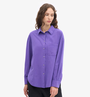 Oversized skjorta&nbsp;från Colorful standard i ekologisk bomull. Förtvättad.

Färg: Lila

Material:&nbsp;100 % ekologisk bomull

Certifierad med:&nbsp; Miljövänlig färg - Oeko-Tex®, PETA Approved Vegan

Tillverkad i: Portugal

Skötselråd:&nbsp;Fintvätt max 40 grader