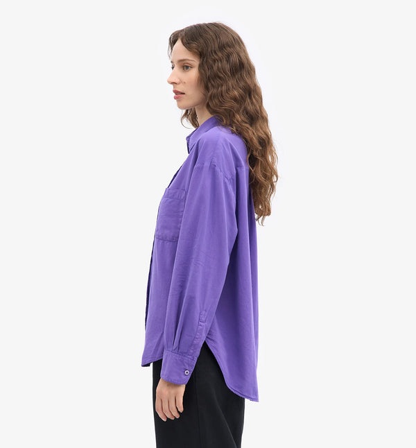 Oversized skjorta&nbsp;från Colorful standard i ekologisk bomull. Förtvättad.

Färg: Lila

Material:&nbsp;100 % ekologisk bomull

Certifierad med:&nbsp; Miljövänlig färg - Oeko-Tex®, PETA Approved Vegan

Tillverkad i: Portugal

Skötselråd:&nbsp;Fintvätt max 40 grader