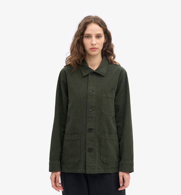 Workwear jacka från Colorful standard i kraftig ekologisk bomull. En bröstficka och två fickor fram. Söm mitt bak. Förtvättad.

Färg:&nbsp;Jägargrön / Hunter green

Material:&nbsp;100 % ekologisk bomull

Certifierad med:&nbsp; Miljövänlig färg - Oeko-Tex®, PETA Approved Vegan

Tillverkad i: Portugal

Skötselråd: Fintvätt max 30 grader