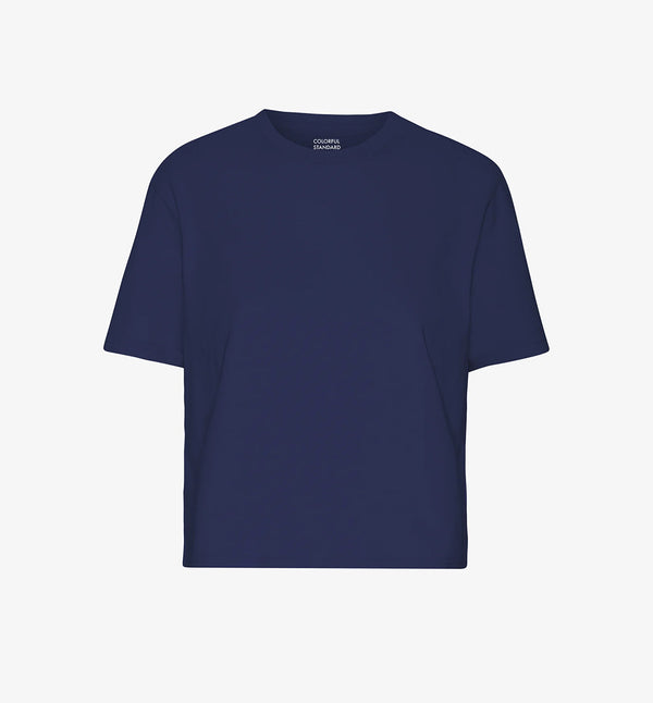 Ekologisk t-shirt i boxig och lite kortare modell från Colorful standard. Förtvättad.

Färg: Marinblå

Material: 100 % ekologisk bomull

Certifierad med:&nbsp; Miljövänlig färg - Oeko-Tex®, PETA Approved Vegan

Tillverkad i: Portugal

Skötselråd:&nbsp;Fintvätt max 40 grader