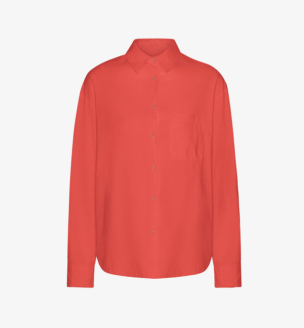 Oversized skjorta&nbsp;från Colorful standard i ekologisk bomull. Förtvättad.

Färg: Mandarinröd/ Red Tangerine

Material:&nbsp;100 % ekologisk bomull

Certifierad med:&nbsp; Miljövänlig färg - Oeko-Tex®, PETA Approved Vegan

Tillverkad i: Portugal

Skötselråd:&nbsp;Fintvätt max 40 grader