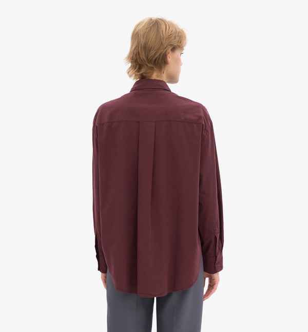 Oversized skjorta&nbsp;från Colorful standard i ekologisk bomull. Förtvättad.

Färg: Mörkröd/ Oxblood red

Material:&nbsp;100 % ekologisk bomull