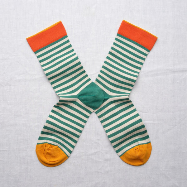 Randiga strumpor från franska Bonne Maison. De är tillverkade av finaste egyptiska bomull och en dubbeltrådig elastan.&nbsp;

Färg: Randig strumpa i vitt, ming grön med mandarinröd kant och apelsingul tå.

Material: 90% bomull, 8% polyamid, 2% elastan

Skötselråd: 30/40 grader

Tillverkad i: Frankrike