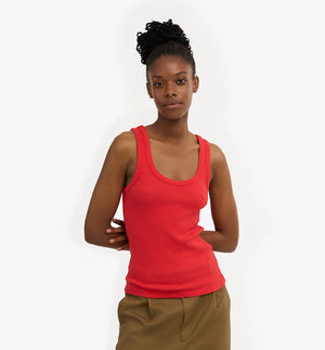 Ribbstickat linne från Colorful standard i ekologisk bomull. Figurnära, lite tight modell. Förtvättad.

Färg: Mandarinröd

Material: 95 % ekologisk bomull, 5 % elastan. Vikt jersey 190g

Certifierad med:&nbsp; Miljövänlig färg - Oeko-Tex®, PETA Approved Vegan

Tillverkad i: Portugal