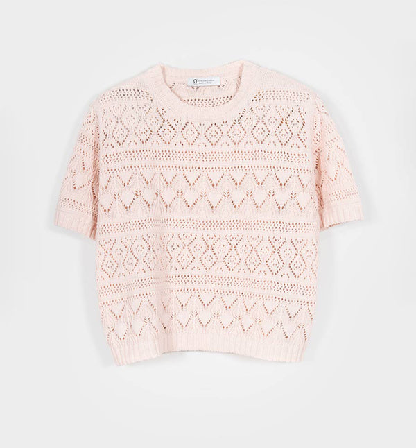 Topp Neda från italienska Rifò. Spetsstickad i en blandning av återvunnen och ekologisk bomull.&nbsp;

Färg: Rosa

Material: 50% återvunnen bomull,&nbsp;50% ekologisk bomull.

Skötselråd:&nbsp;Handtvätt, plantorka

Tillverkad:&nbsp;Etiskt tillverkad i Toscana, Italien.