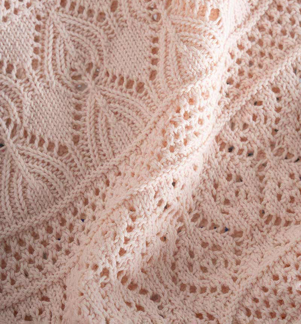 Topp Neda från italienska Rifò. Spetsstickad i en blandning av återvunnen och ekologisk bomull.&nbsp;

Färg: Rosa

Material: 50% återvunnen bomull,&nbsp;50% ekologisk bomull.

Skötselråd:&nbsp;Handtvätt, plantorka

Tillverkad:&nbsp;Etiskt tillverkad i Toscana, Italien.