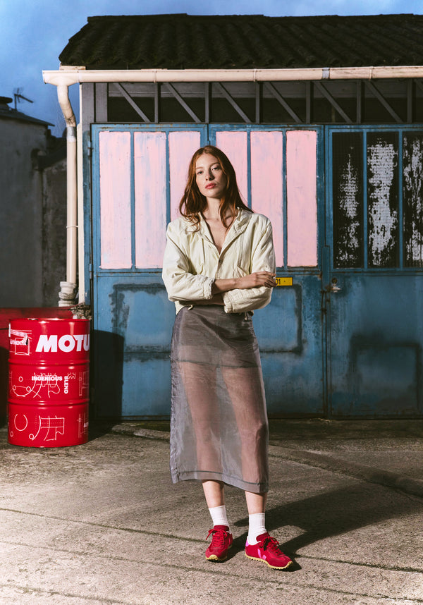 Sneakers GT Pepper Sari från Veja. Franska Veja producerar sneakers som är ekologiska och fair-trade.&nbsp;

Om du är mellan storlekar rekommenderar vi att gå upp en storlek.

Färg: Paprikaröd med rosa detaljer

Yttermaterial: Ovandel: Nolyn (54 % polyester och 46 % återvunnen polyester)

Detaljer: Läder och mocka