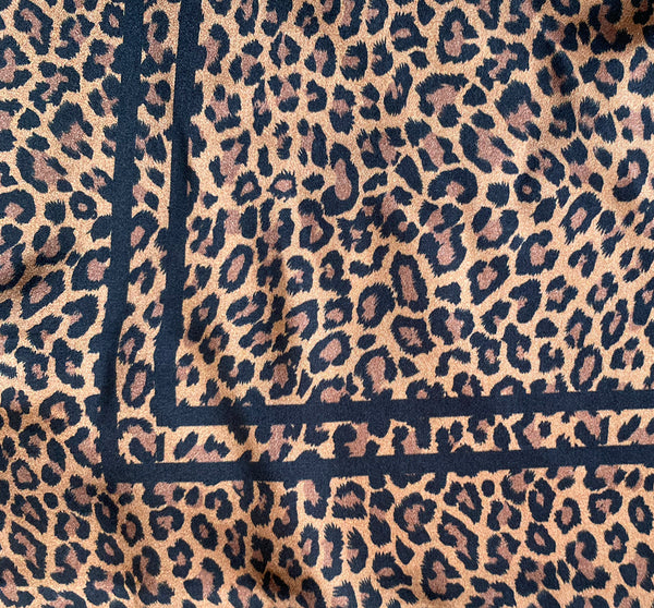 Silketørklæde Zoey Sneaky Fox Leopard