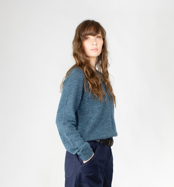 Stickad tröja i mjukaste ullblandning från Bric-a-brac.&nbsp;

Färg: Teal

Material: 50% Alpacka, 22% ull, 28% polyamid.

Skötselråd: Handtvätt

Tillverkad i: Italien