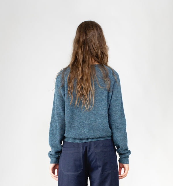 Stickad tröja i mjukaste ullblandning från Bric-a-brac.&nbsp;

Färg: Teal

Material: 50% Alpacka, 22% ull, 28% polyamid.

Skötselråd: Handtvätt

Tillverkad i: Italien