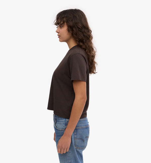 Ekologisk t-shirt i boxig och lite kortare modell från Colorful standard. Förtvättad.

Färg: Kaffebrun

Material: 100 % ekologisk bomull

Certifierad med:&nbsp; Miljövänlig färg - Oeko-Tex®, PETA Approved Vegan

Tillverkad i: Portugal

Skötselråd:&nbsp;Fintvätt max 40 grader