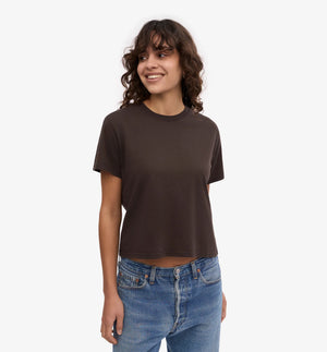 Ekologisk t-shirt i boxig och lite kortare modell från Colorful standard. Förtvättad.

Färg: Kaffebrun

Material: 100 % ekologisk bomull

Certifierad med:&nbsp; Miljövänlig färg - Oeko-Tex®, PETA Approved Vegan

Tillverkad i: Portugal

Skötselråd:&nbsp;Fintvätt max 40 grader