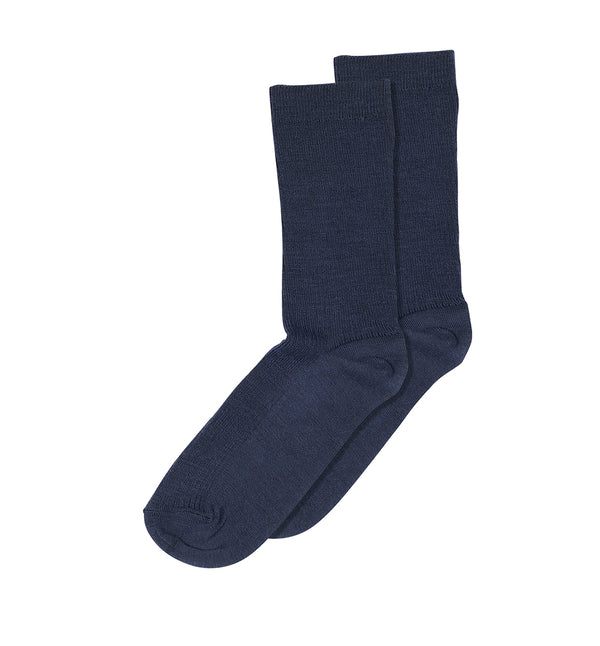 Ribbstickade strumpor i ull. Klassisk strumpa i merinoull med bästa hållbara kvalitet. Produkten är certifierad enligt STANDARD 100 av OEKO-TEX®.

Färg: Navy

Material:&nbsp;80%, Superwash ull, 17% polyamid, 3% elastan