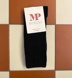 Ribbstickade strumpor i ull. Klassisk strumpa i merinoull med bästa hållbara kvalitet. Produkten är certifierad enligt STANDARD 100 av OEKO-TEX®.

Färg: Svart

Material:&nbsp;80%, Superwash ull, 17% polyamid, 3% elastan

Tillverkad i: Lettland