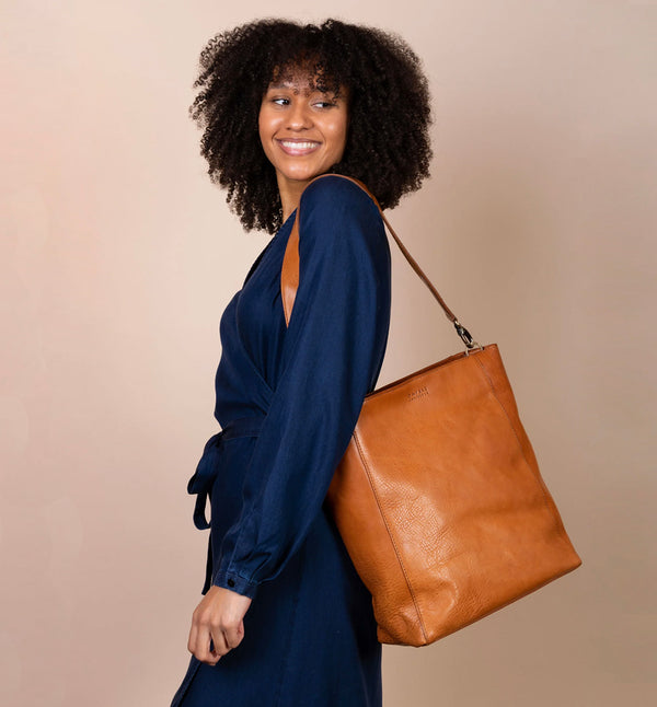 Väska Sofia från märket O My Bag. I vegetabiliskt garvat läder. Cognac