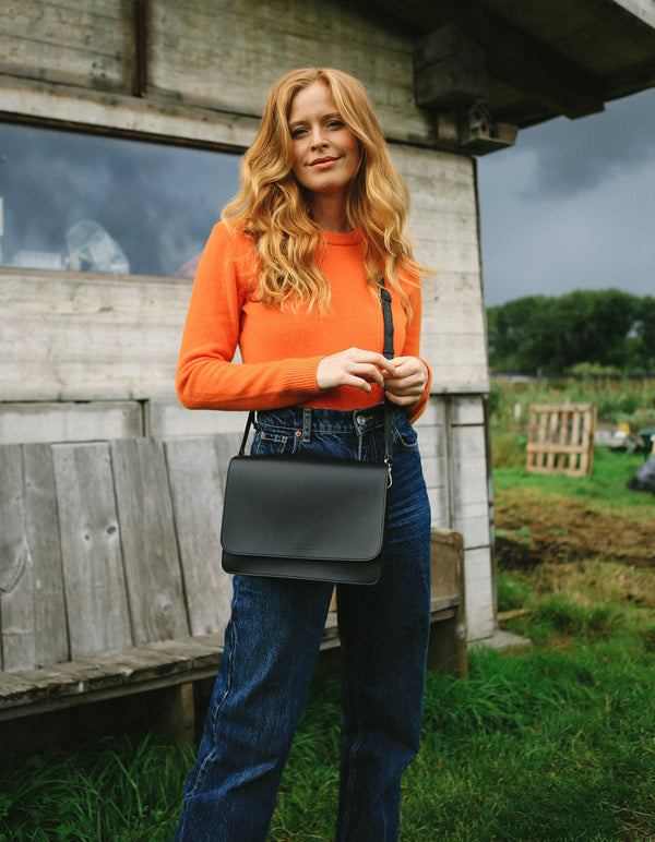 vegansk väska Audrey svart från O my bag. Gjord av veganskt läder,  äppelläder.